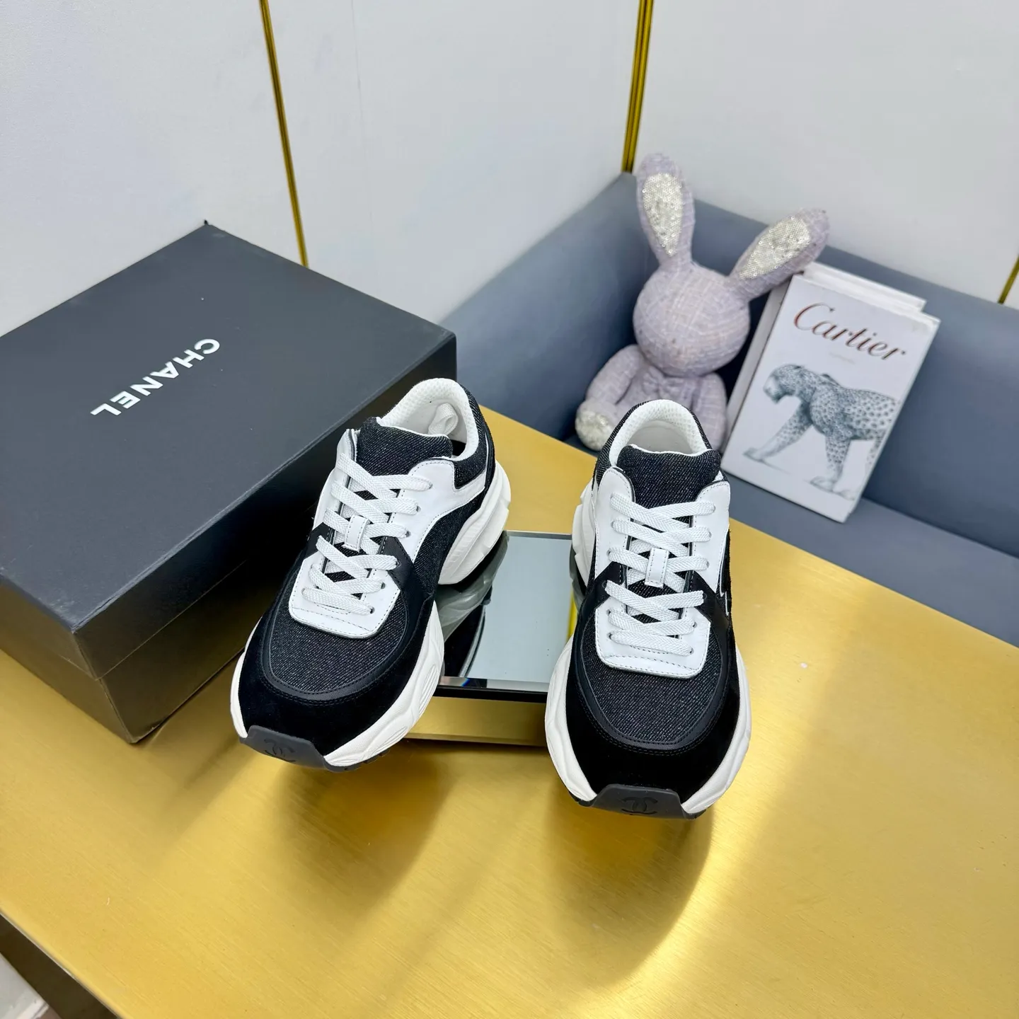 p700🐮🐮Upgraded version, upgraded version, upgraded version! No rebuttal accepted! ! ! ! Chanel Chanel dad shoes, couples' model for men and women - 2025 top casual sneakers in the counter. This classic design; the upper is electro-embroidered with various techniques; ❷The inner lining is made of: original Yangli + net ❸The outsole is based on: the original TPU combination outsole. The full set of boutique packaging for women 35–41